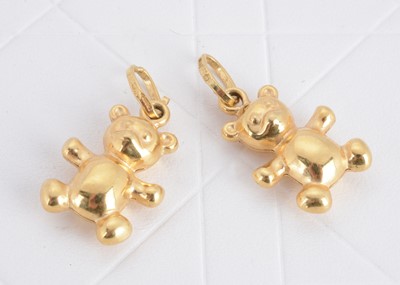 Lot 120 - A pair of 18ct gold teddy bear charms