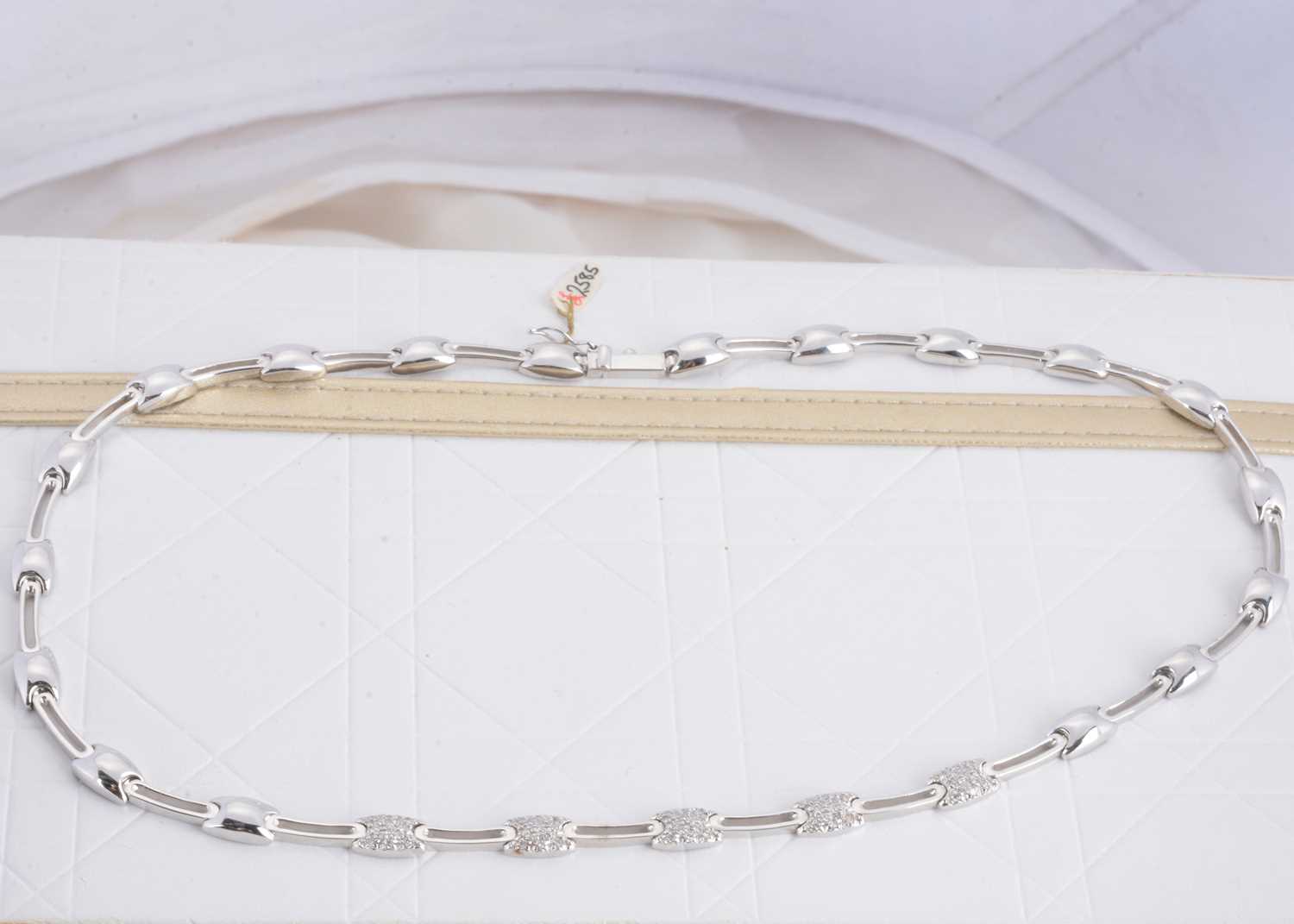 Lot 121 - A contemporary 18ct white gold and diamond necklace