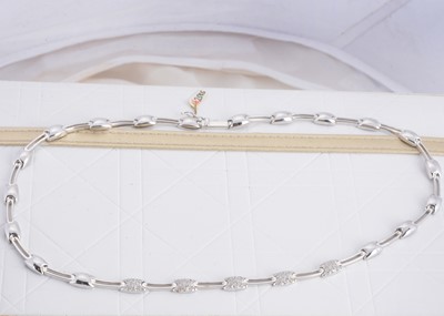 Lot 121 - A contemporary 18ct white gold and diamond necklace