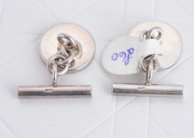 Lot 122 - A pair of silver and enamel chain link cufflinks