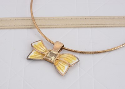 Lot 134 - A contemporary silver and enamel pendant