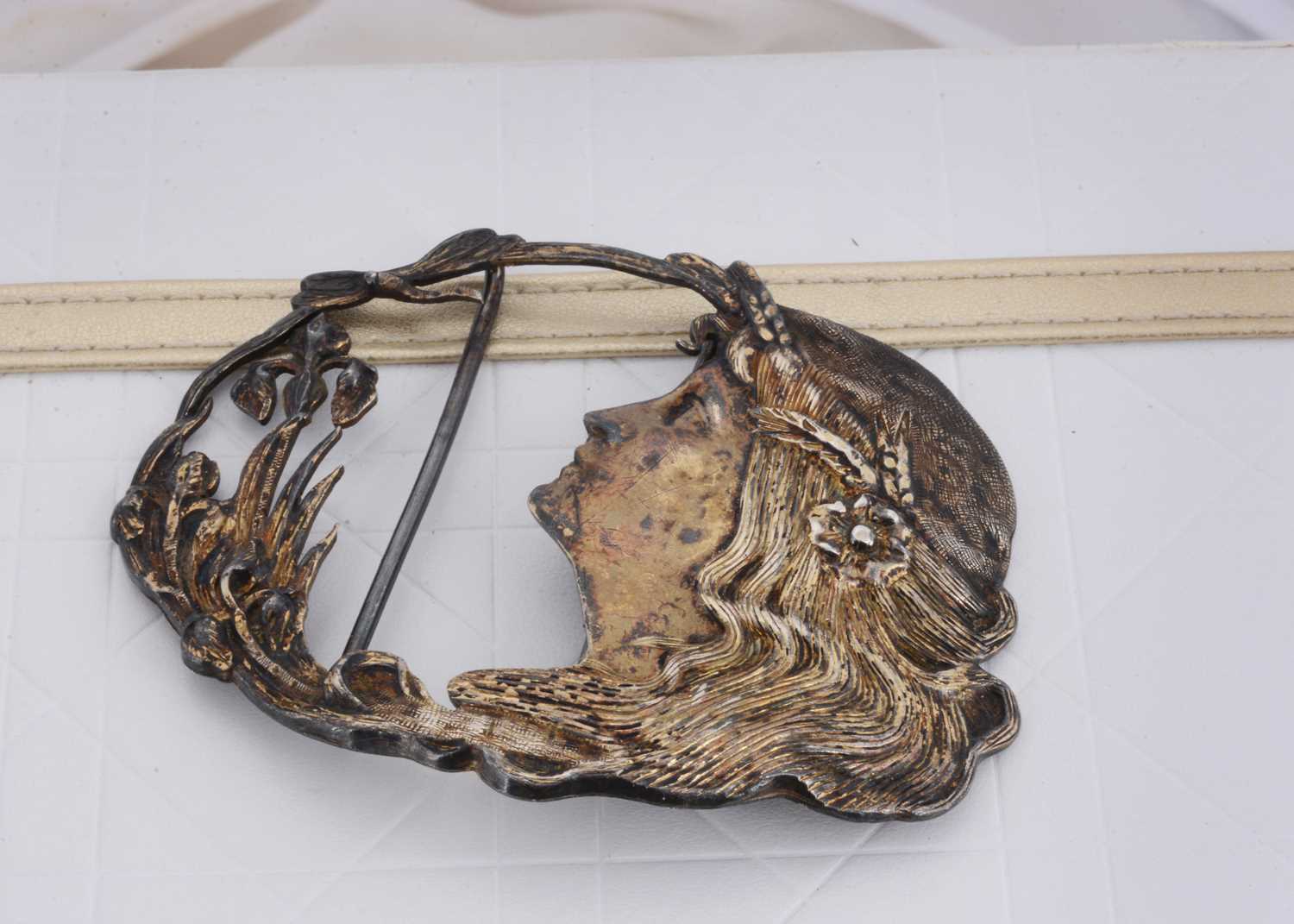 Lot 141 - A Victorian British art nouveau silver buckle