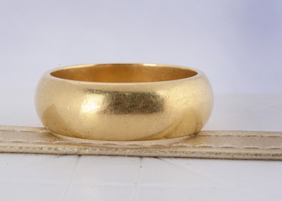 Lot 143 - An 18k marked yellow metal wedding band