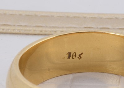 Lot 143 - An 18k marked yellow metal wedding band