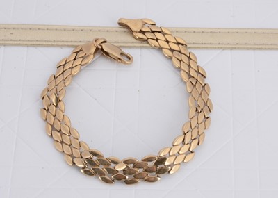 Lot 163 - A 9ct gold oval flattened link bracelet
