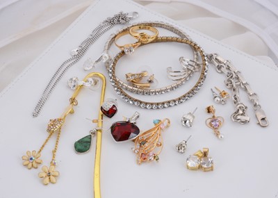 Lot 171 - A quantity of gilt metal and gem set costume jewels