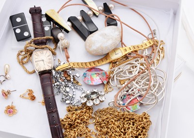Lot 172 - A collection of costume jewels