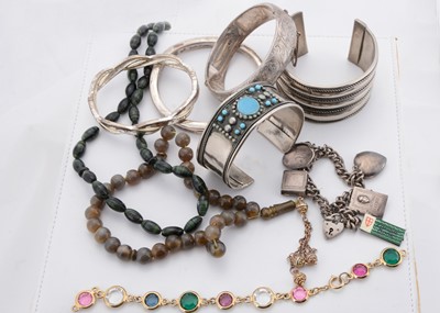 Lot 173 - A small quantity of silver jewellery