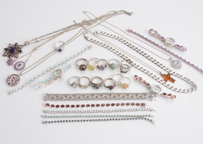 Lot 182 - A collection of silver jewels