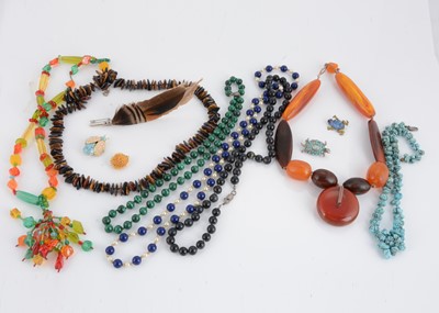 Lot 192 - A collection of hardstone jewels