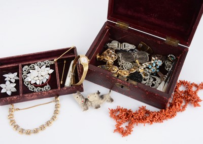 Lot 196 - A 1900's red leather jewel box