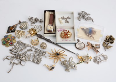 Lot 197 - A collection of costume jewels