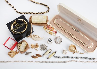 Lot 200 - A collection of costume jewels