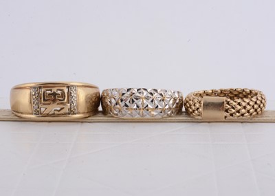 Lot 215 - Three 9ct gold dress rings