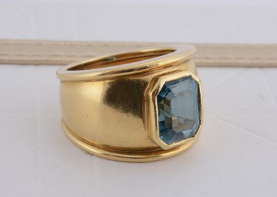 Lot 220 - An 18ct gold topaz continental dress ring