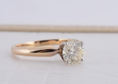 Lot 221 - A continental 14k diamond solitaire