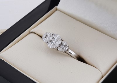 Lot 222 - An 18ct gold and certificated diamond dress ring