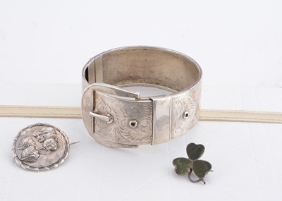Lot 231 - A Victorian silver circular brooch