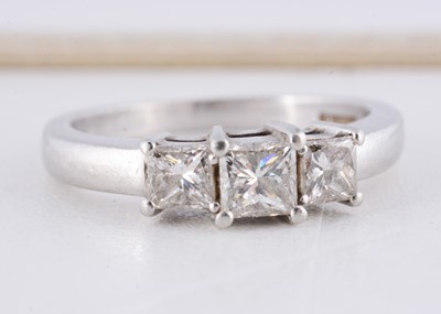 Lot 259 - A platinum three stone princess cut diamond dress ring