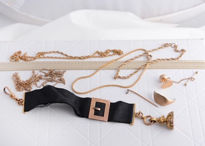 Lot 264 - A collection of miscellaneous yellow metal
