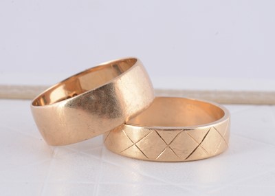 Lot 267 - Two 9ct gold wedding bands