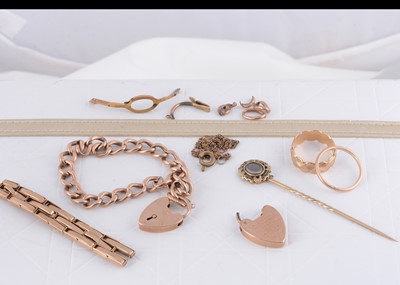 Lot 271 - A collection of scrap gold