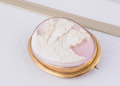 Lot 275 - A 19th Century carved shell cameo brooch