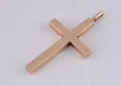 Lot 285 - A 9ct gold cross pendant