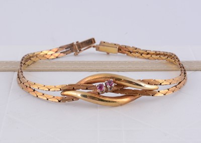 Lot 287 - A 9ct gold knot twist bracelet
