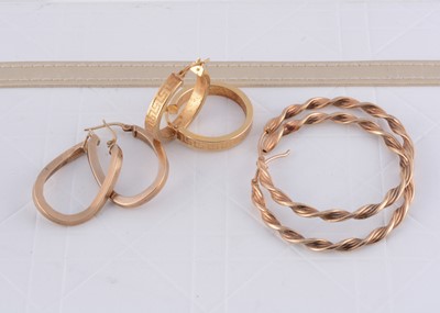 Lot 289 - Three pairs of 9ct gold hoop earrings