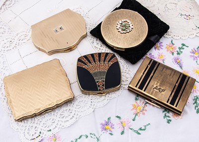 Lot 305 - 1950s and later gilt metal Stratton compacts