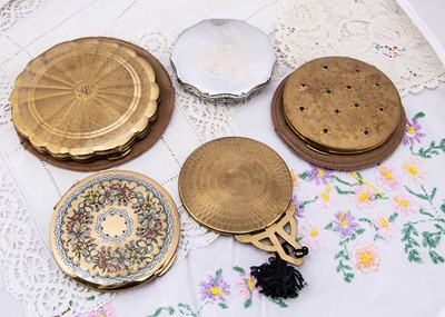 Lot 307 - Four circular 1950s Kigu compacts