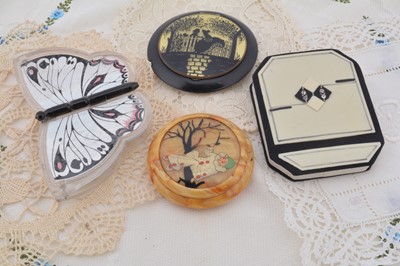Lot 318 - 1930s plastic compacts