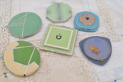 Lot 319 - Art Deco plastic and enamel compacts