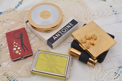 Lot 323 - Four American compacts