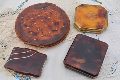 Lot 326 - Plastic faux tortoiseshell compacts