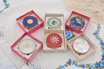 Lot 342 - Six circular Art Deco Kigu pill boxes