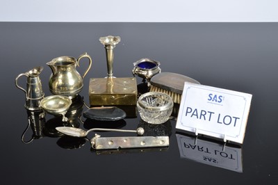 Lot 391 - A collection of small silver and other various items