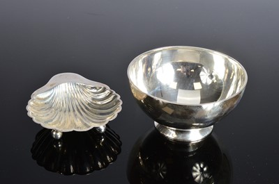 Lot 401 - Two silver items