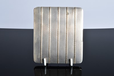 Lot 423 - An early George V period silver and gold mounted cigarette case from Goldsmiths & Silversmiths