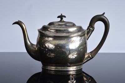 Lot 441 - A George III silver teapot by the Bateman's