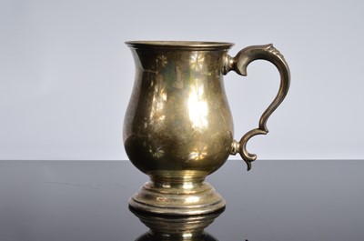Lot 443 - A George V period silver one pint tankard by Charles Boynton & Sons