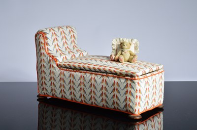 Lot 511 - A sweet miniature chaise longue