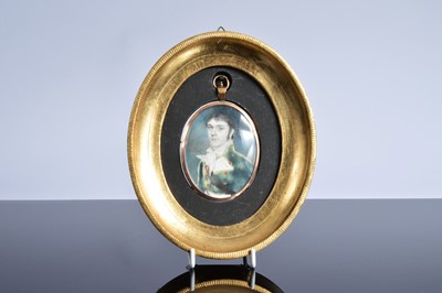 Lot 517 - A George III period portrait miniature of a gentleman
