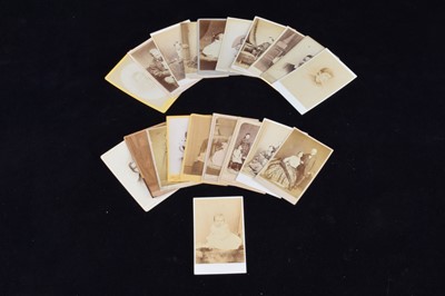 Lot 8 - Cartes De Viste