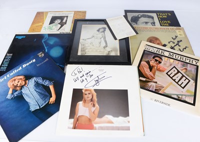Lot 393 - LPs / Signatures