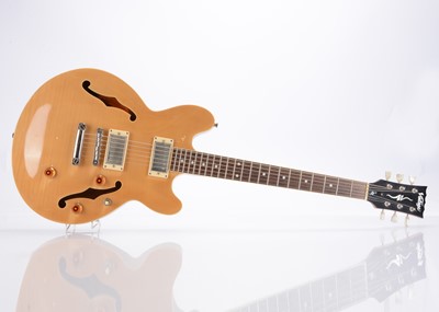 Lot 555 - Vintage Guitar