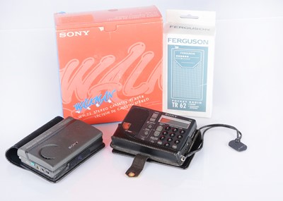 Lot 581 - Sony Walkman / Radios / Sony World Band Receiver