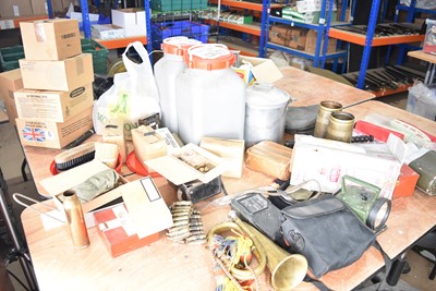 Lot 131 - An extensive collection of Military issued items