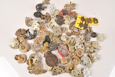 Lot 256 - An assortment of British Cap Badges and Buttons